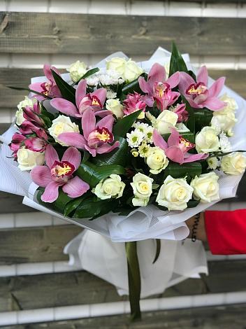 Букет цветов из: Розы и Хризантемы в Старая деревня