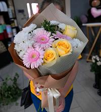 Букет цветов из:  Герберы, Розы и Хризантемы в Старая деревня